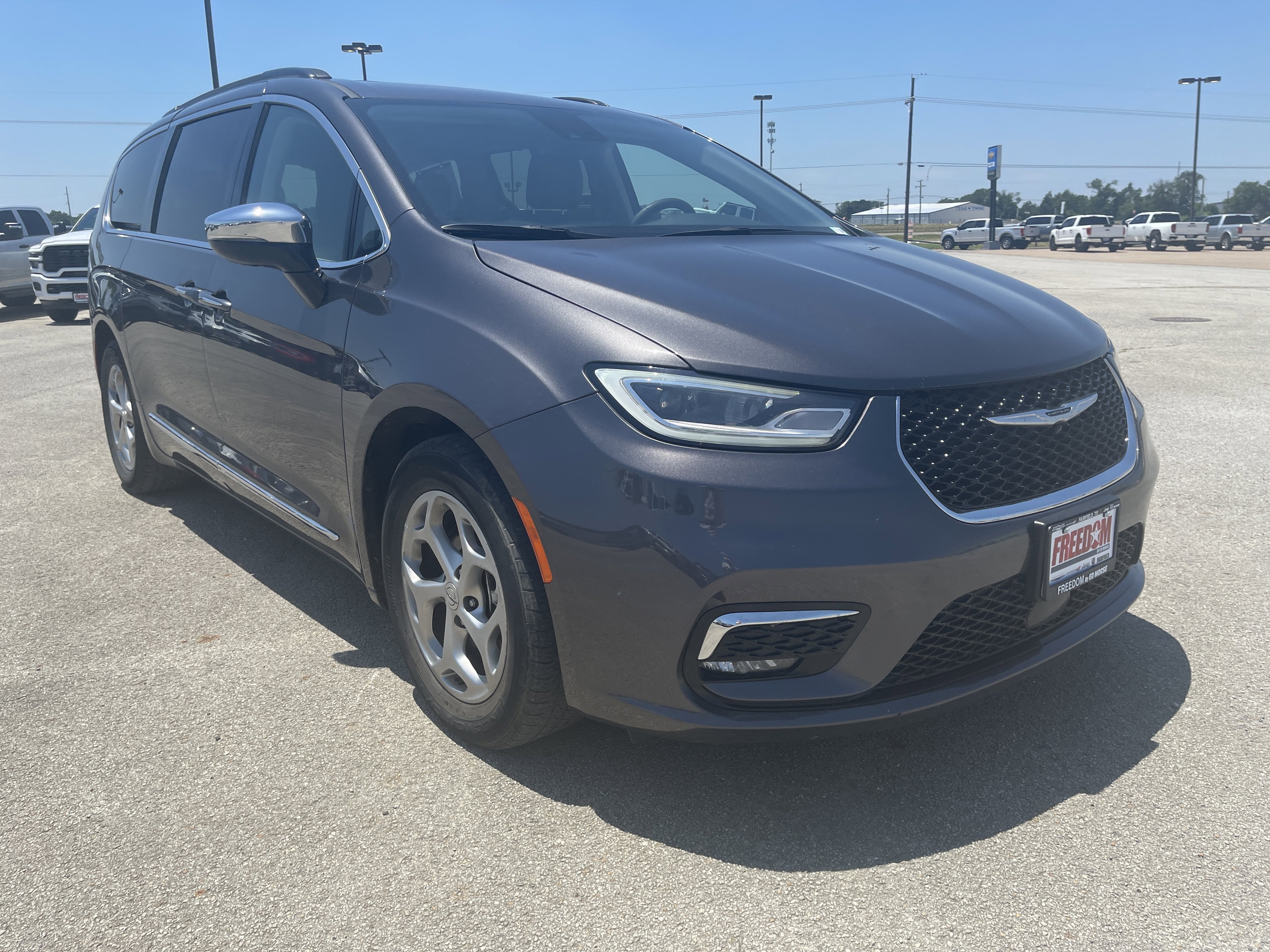 2023 Chrysler Pacifica — side profile view