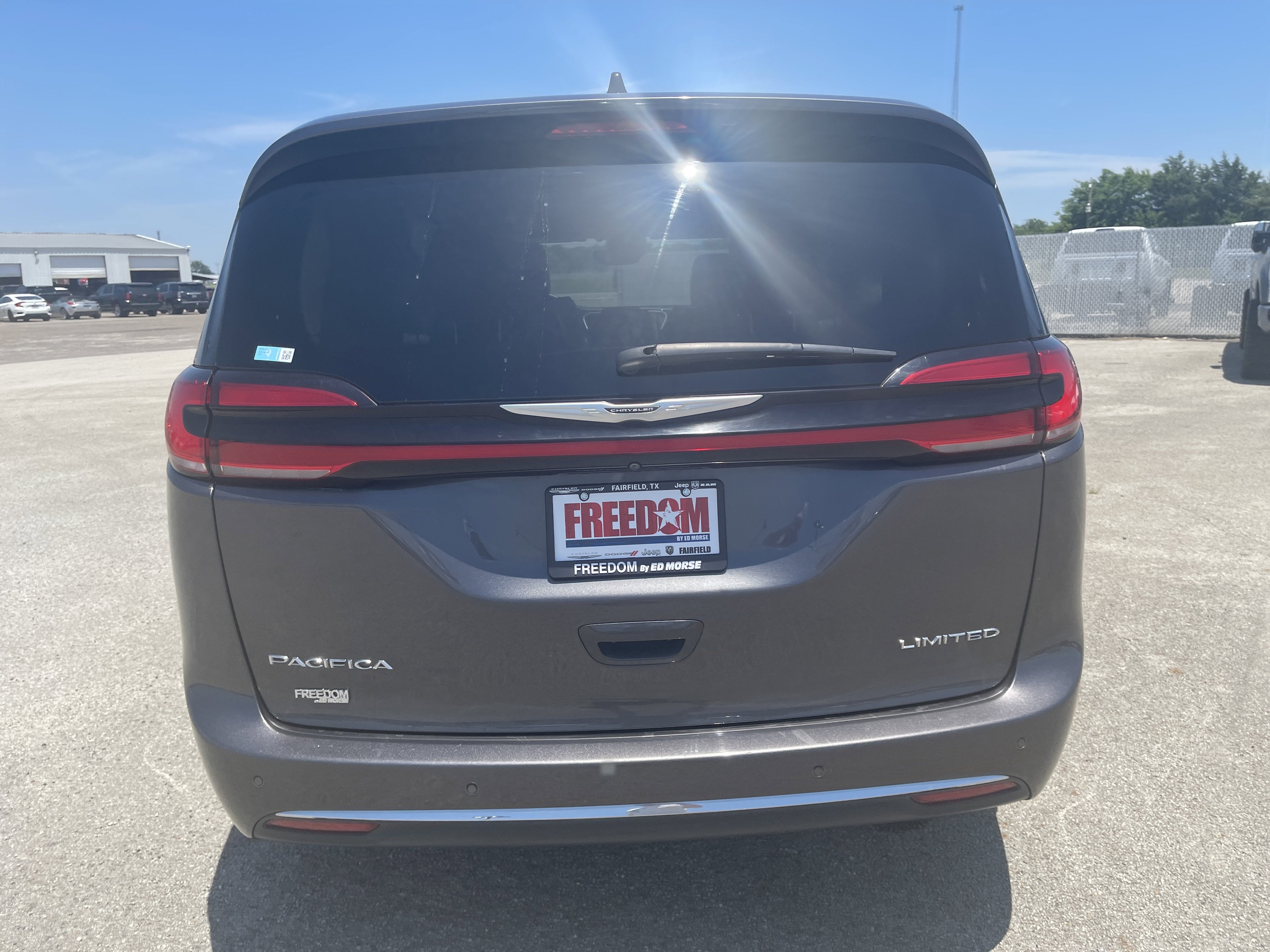 2023 Chrysler Pacifica — detail view