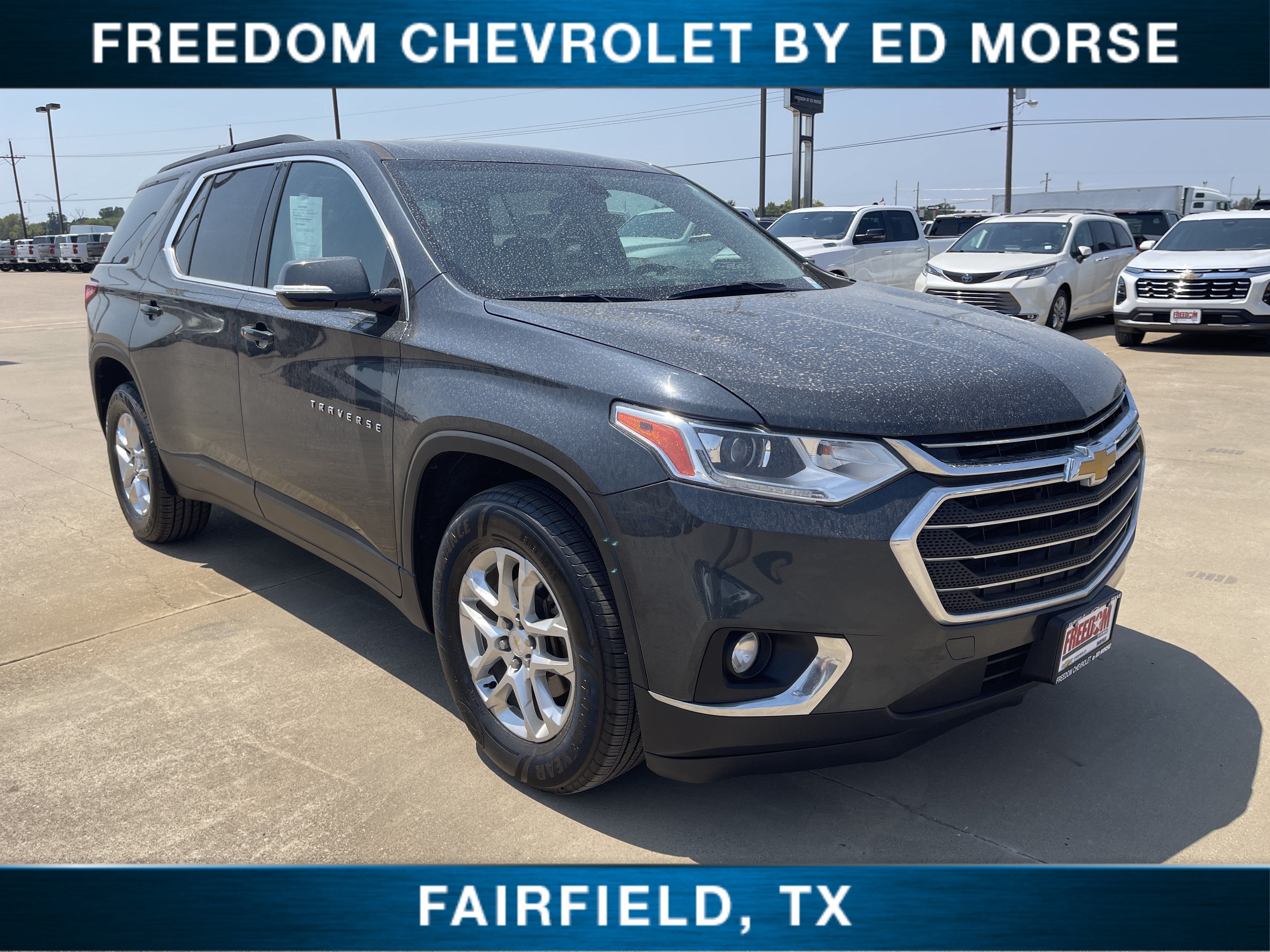 2019 Chevrolet Traverse LT Cloth in Graphite Metallic — front three-quarter view